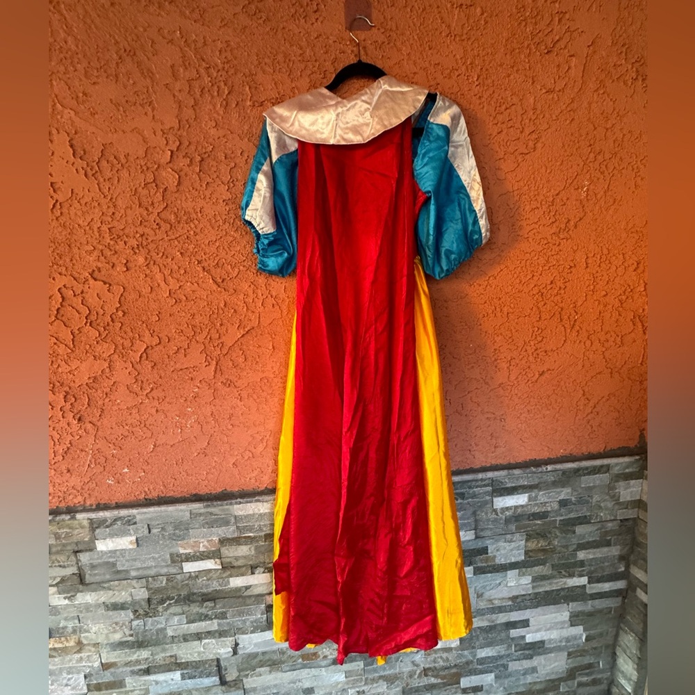 Snow White costume - Picture 3 of 3